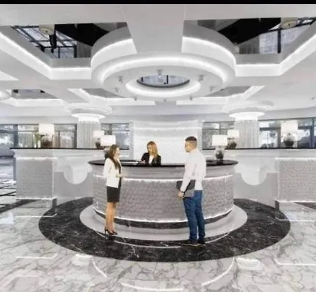 Hanza Tower White 24 Pool & Jacussi شقة شتشيتسين