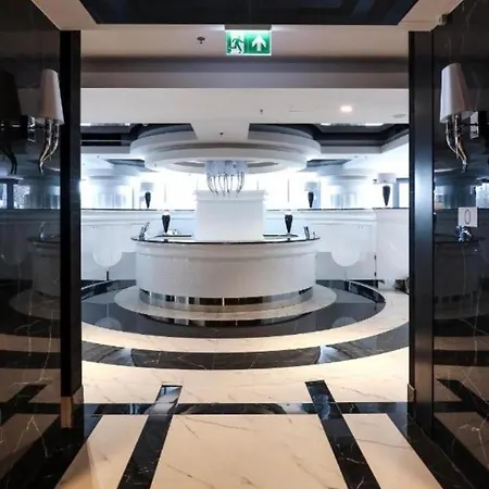Hanza Tower White 24 Pool & Jacussi