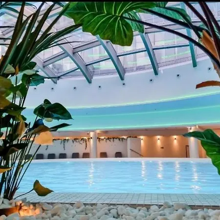 Hanza Tower White 24 Pool & Jacussi * شتشيتسين